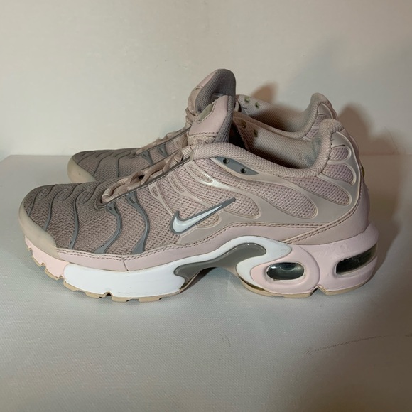 womens nike air max plus size women’s 8 M 6.5. womens nike air max plus size women’s 8 M 6.5.